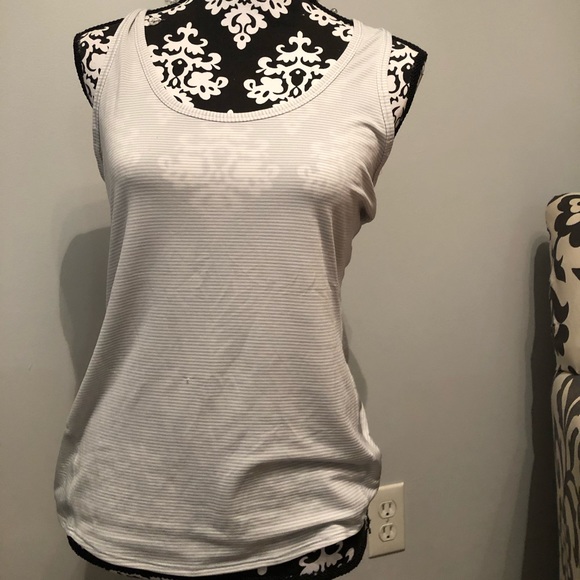 Workout top - Picture 2 of 2